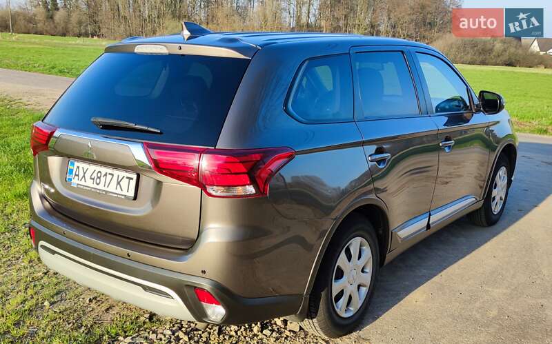 Внедорожник / Кроссовер Mitsubishi Outlander 2019 в Львове