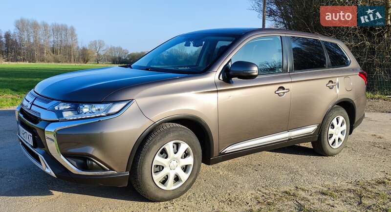 Внедорожник / Кроссовер Mitsubishi Outlander 2019 в Львове