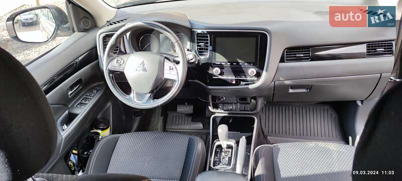 Внедорожник / Кроссовер Mitsubishi Outlander 2019 в Львове