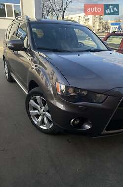 Внедорожник / Кроссовер Mitsubishi Outlander 2010 в Измаиле