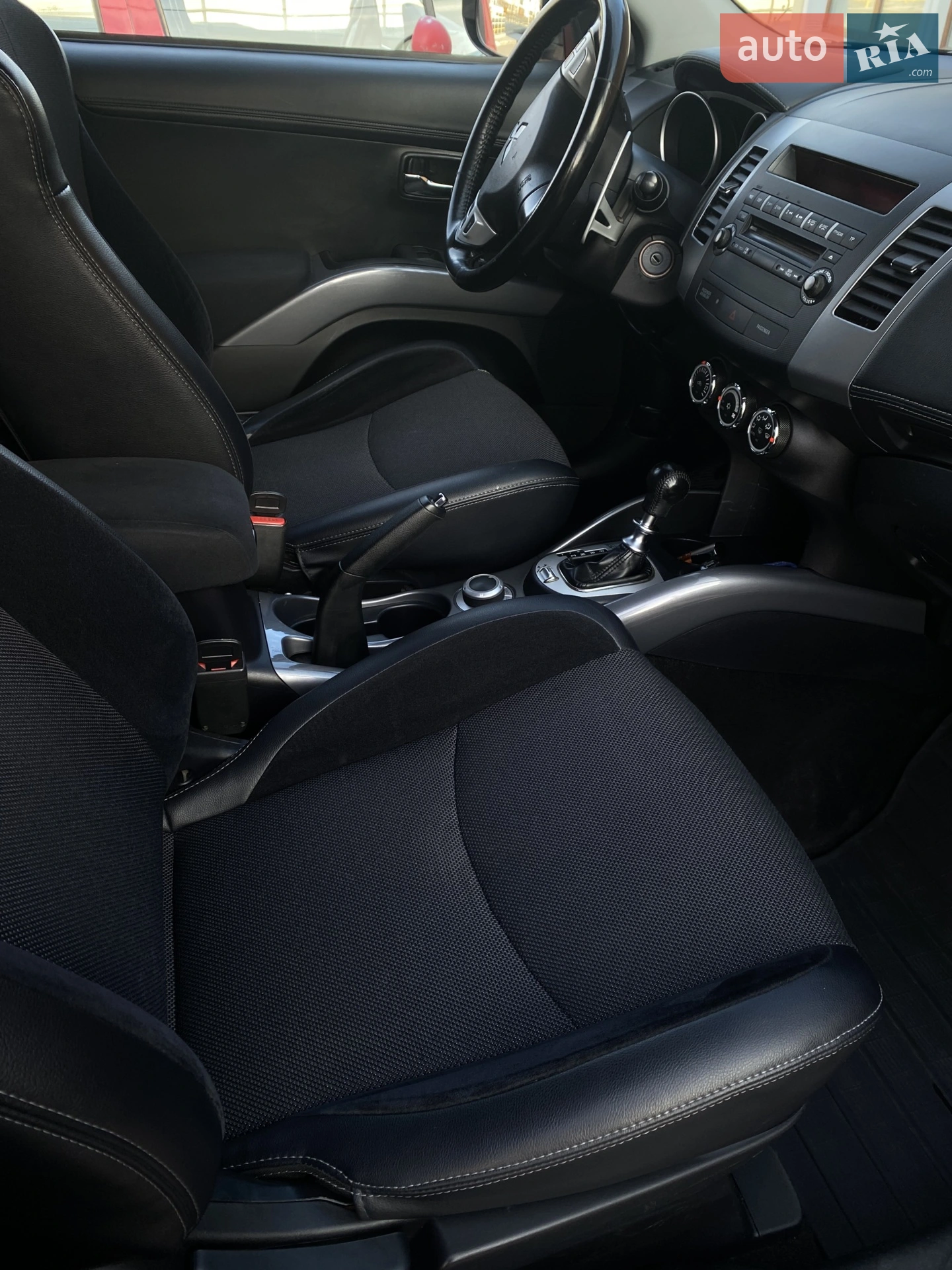 2010 Mitsubishi Outlander - мініатюра 11