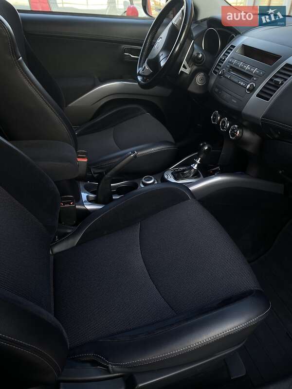 Внедорожник / Кроссовер Mitsubishi Outlander 2010 в Измаиле фото 11 Внедорожник / Кроссовер Mitsubishi Outlander 2010 в Измаиле