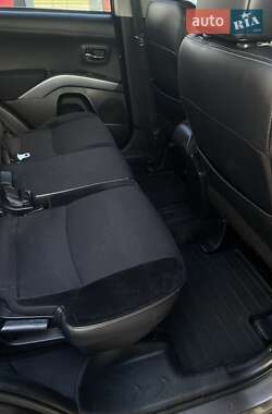 Внедорожник / Кроссовер Mitsubishi Outlander 2010 в Измаиле