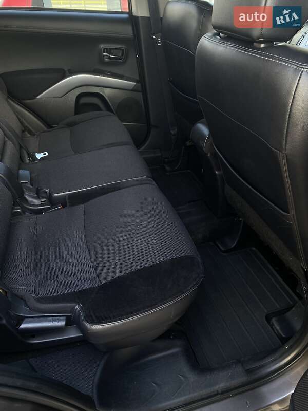 Внедорожник / Кроссовер Mitsubishi Outlander 2010 в Измаиле фото 13 Внедорожник / Кроссовер Mitsubishi Outlander 2010 в Измаиле