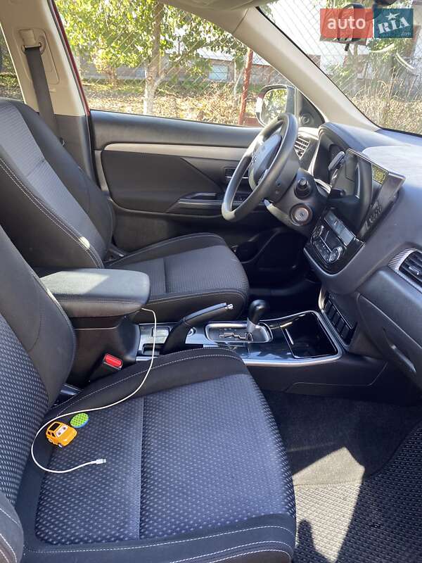 Позашляховик / Кросовер Mitsubishi Outlander 2018 в Львові