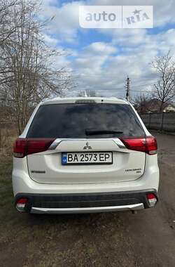 Позашляховик / Кросовер Mitsubishi Outlander 2017 в Кропивницькому