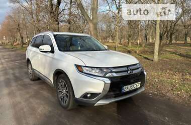 Позашляховик / Кросовер Mitsubishi Outlander 2017 в Кропивницькому