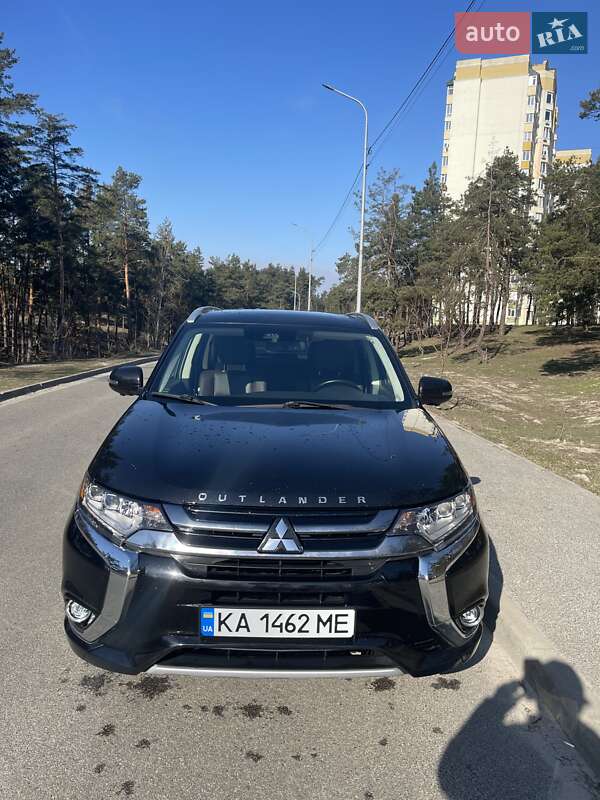 Позашляховик / Кросовер Mitsubishi Outlander 2018 в Києві
