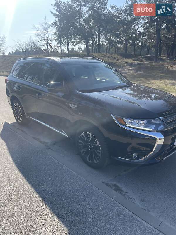 Позашляховик / Кросовер Mitsubishi Outlander 2018 в Києві