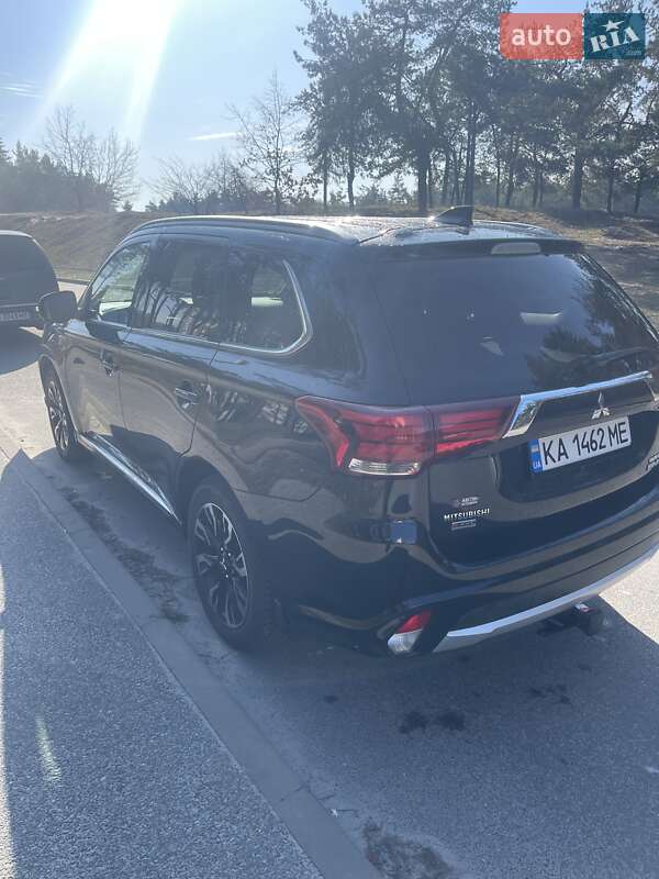 Позашляховик / Кросовер Mitsubishi Outlander 2018 в Києві