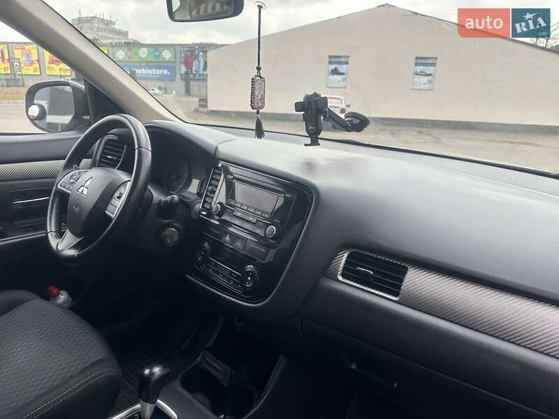 Внедорожник / Кроссовер Mitsubishi Outlander 2014 в Полтаве