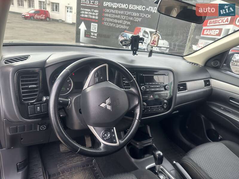 Внедорожник / Кроссовер Mitsubishi Outlander 2014 в Полтаве