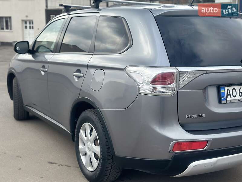 Внедорожник / Кроссовер Mitsubishi Outlander 2014 в Полтаве