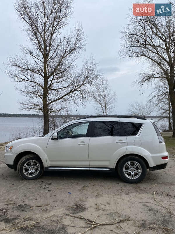 Позашляховик / Кросовер Mitsubishi Outlander 2011 в Каневі