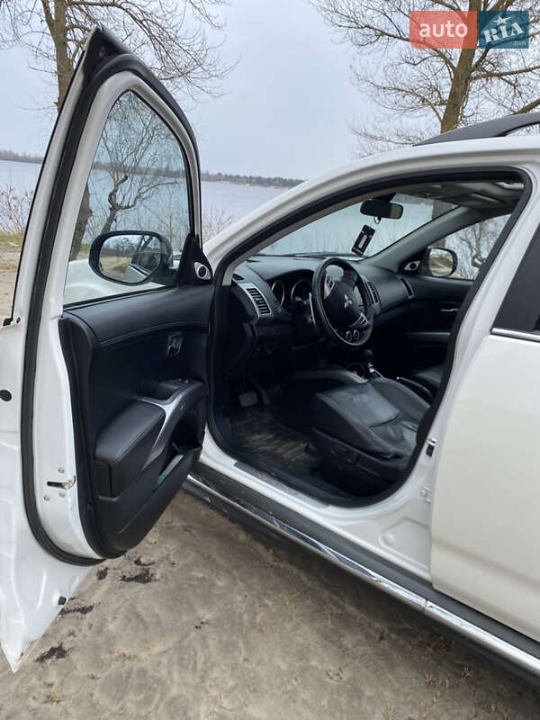 Позашляховик / Кросовер Mitsubishi Outlander 2011 в Каневі