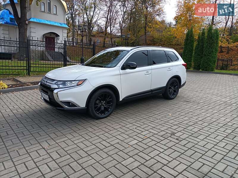 Позашляховик / Кросовер Mitsubishi Outlander 2018 в Чернігові