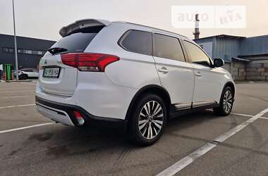 Внедорожник / Кроссовер Mitsubishi Outlander 2021 в Киеве