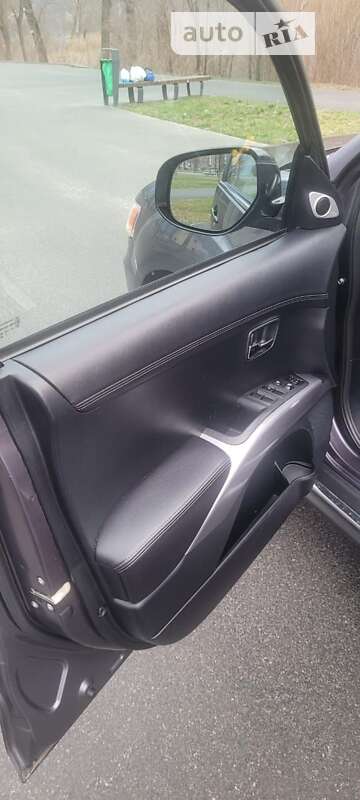 Позашляховик / Кросовер Mitsubishi Outlander 2010 в Харкові