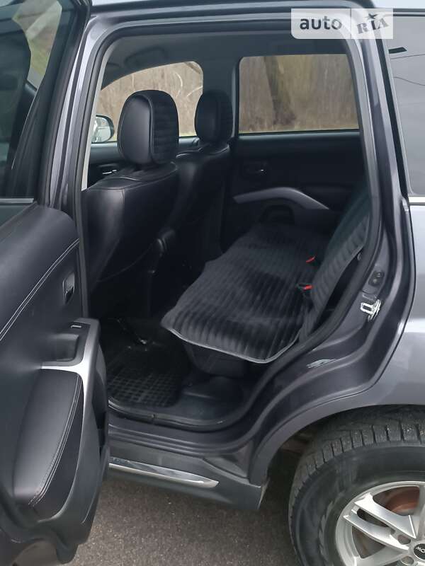 Позашляховик / Кросовер Mitsubishi Outlander 2010 в Харкові