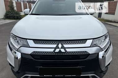 Позашляховик / Кросовер Mitsubishi Outlander 2021 в Києві