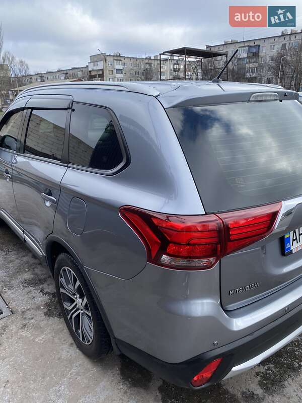 Позашляховик / Кросовер Mitsubishi Outlander 2016 в Добропіллі