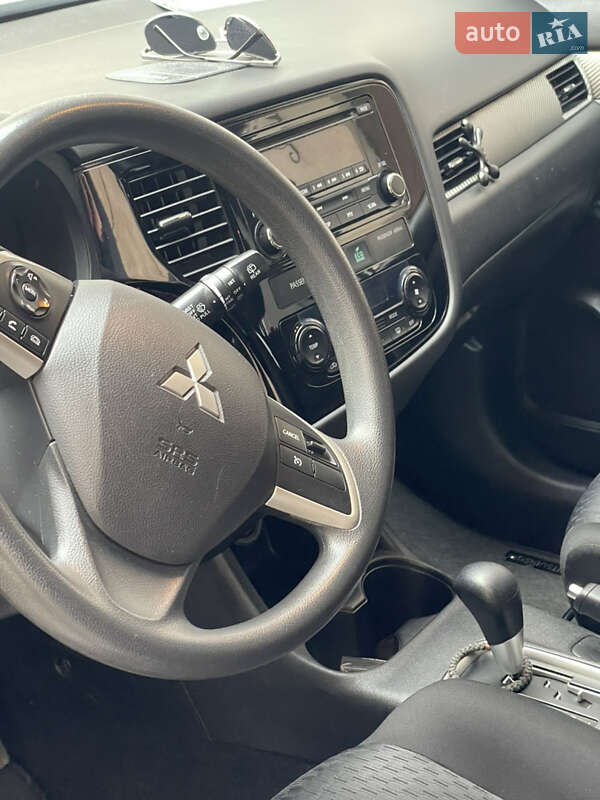 Внедорожник / Кроссовер Mitsubishi Outlander 2013 в Львове