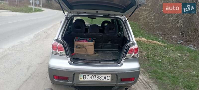 Внедорожник / Кроссовер Mitsubishi Outlander 2003 в Золочеве фото 5 Внедорожник / Кроссовер Mitsubishi Outlander 2003 в Золочеве