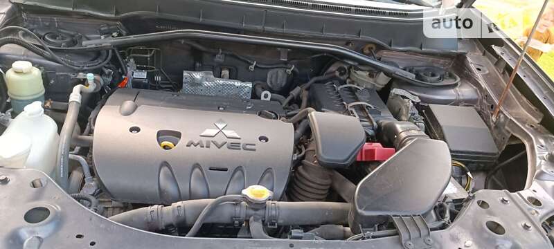 Позашляховик / Кросовер Mitsubishi Outlander 2010 в Харкові