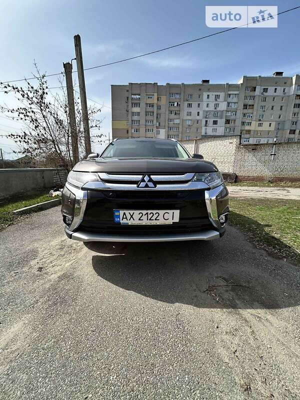Внедорожник / Кроссовер Mitsubishi Outlander 2017 в Харькове