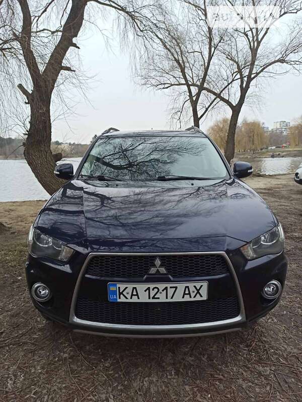 Внедорожник / Кроссовер Mitsubishi Outlander 2013 в Киеве