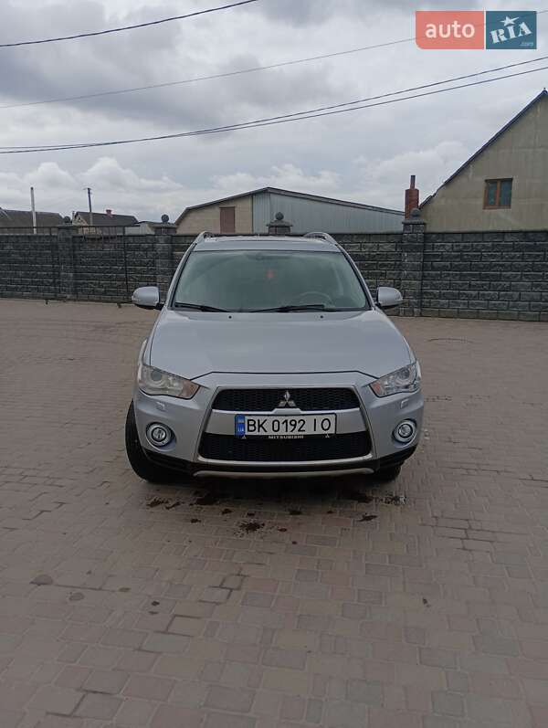 Внедорожник / Кроссовер Mitsubishi Outlander 2010 в Владимирце