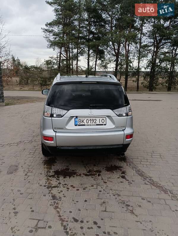 Внедорожник / Кроссовер Mitsubishi Outlander 2010 в Владимирце