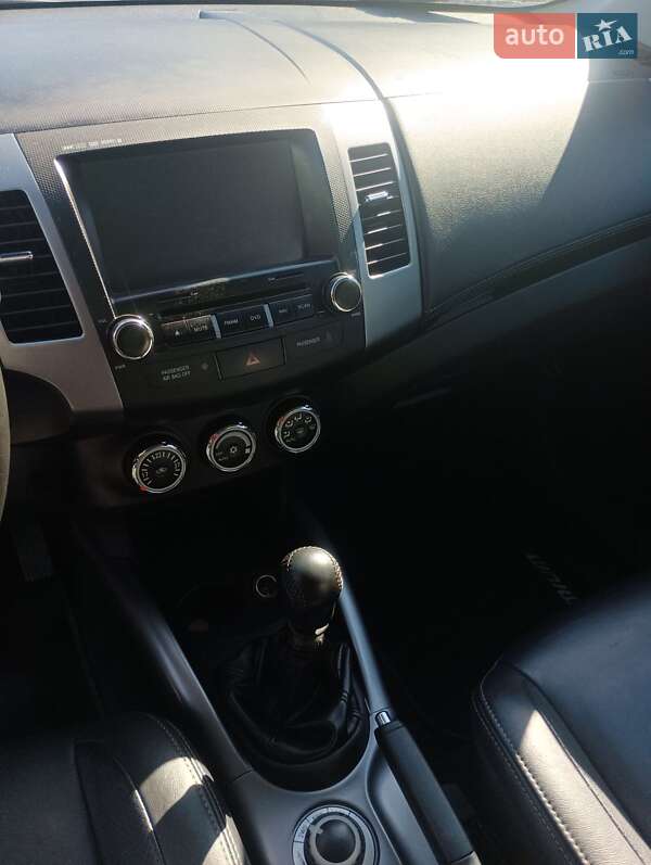 Внедорожник / Кроссовер Mitsubishi Outlander 2010 в Владимирце
