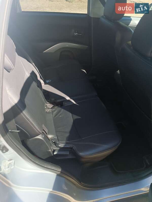 Внедорожник / Кроссовер Mitsubishi Outlander 2010 в Владимирце
