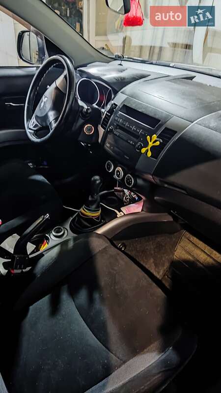 Позашляховик / Кросовер Mitsubishi Outlander 2008 в Києві