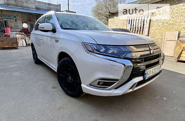 Позашляховик / Кросовер Mitsubishi Outlander 2019 в Києві