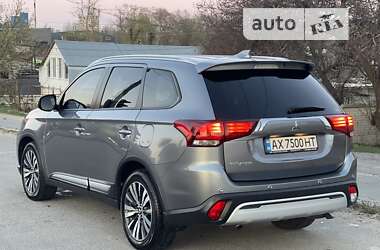 Позашляховик / Кросовер Mitsubishi Outlander 2019 в Харкові