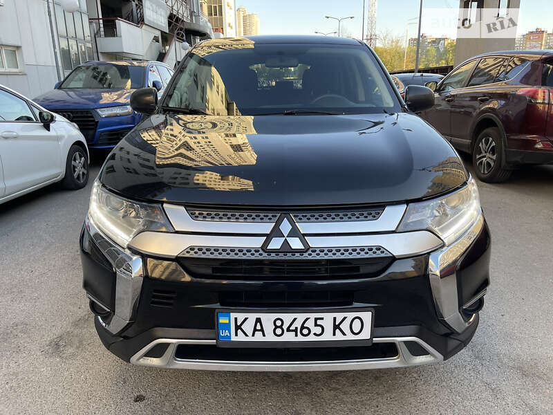 Внедорожник / Кроссовер Mitsubishi Outlander 2019 в Киеве