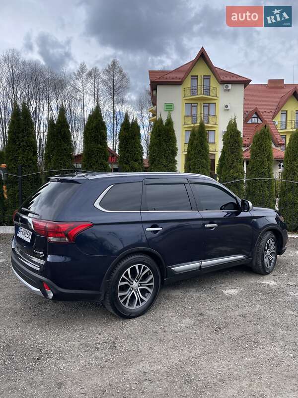 Позашляховик / Кросовер Mitsubishi Outlander 2015 в Трускавці