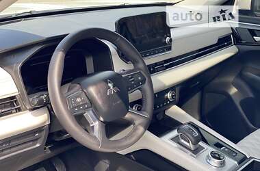Позашляховик / Кросовер Mitsubishi Outlander 2023 в Дніпрі