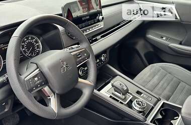 Внедорожник / Кроссовер Mitsubishi Outlander 2023 в Житомире