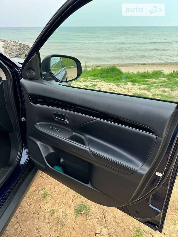 Внедорожник / Кроссовер Mitsubishi Outlander 2019 в Одессе