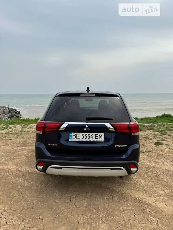 Внедорожник / Кроссовер Mitsubishi Outlander 2019 в Одессе