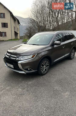Внедорожник / Кроссовер Mitsubishi Outlander 2016 в Запорожье