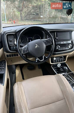 Внедорожник / Кроссовер Mitsubishi Outlander 2016 в Запорожье