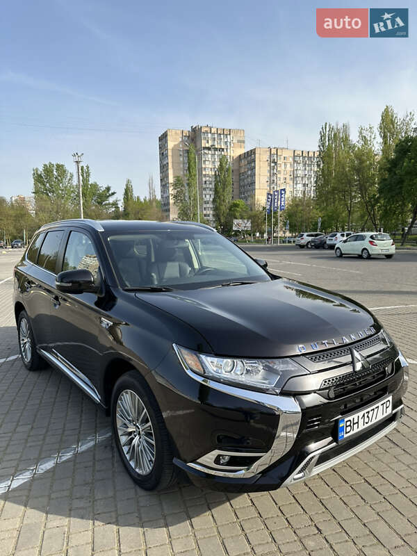 Внедорожник / Кроссовер Mitsubishi Outlander 2021 в Одессе