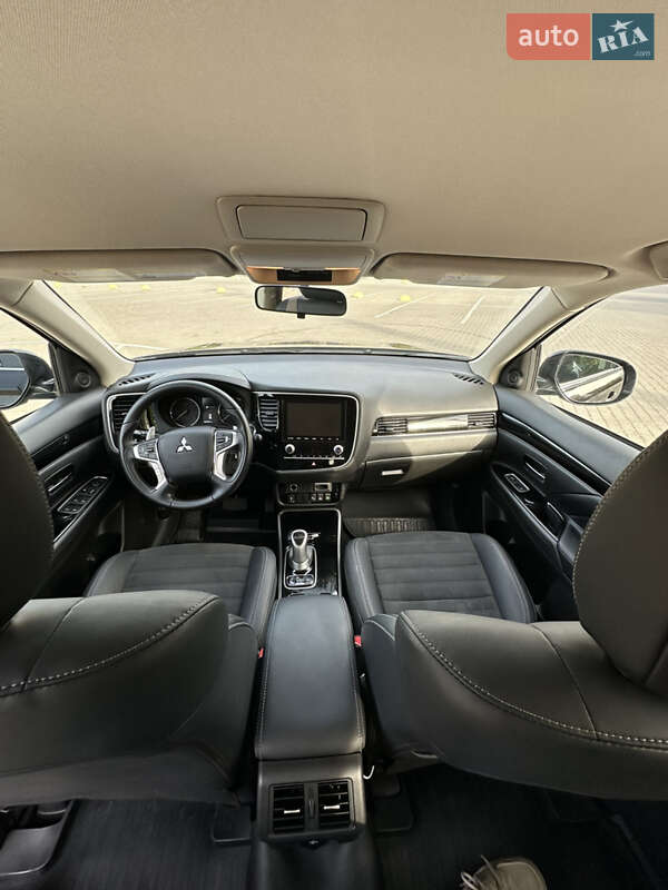 Внедорожник / Кроссовер Mitsubishi Outlander 2021 в Одессе