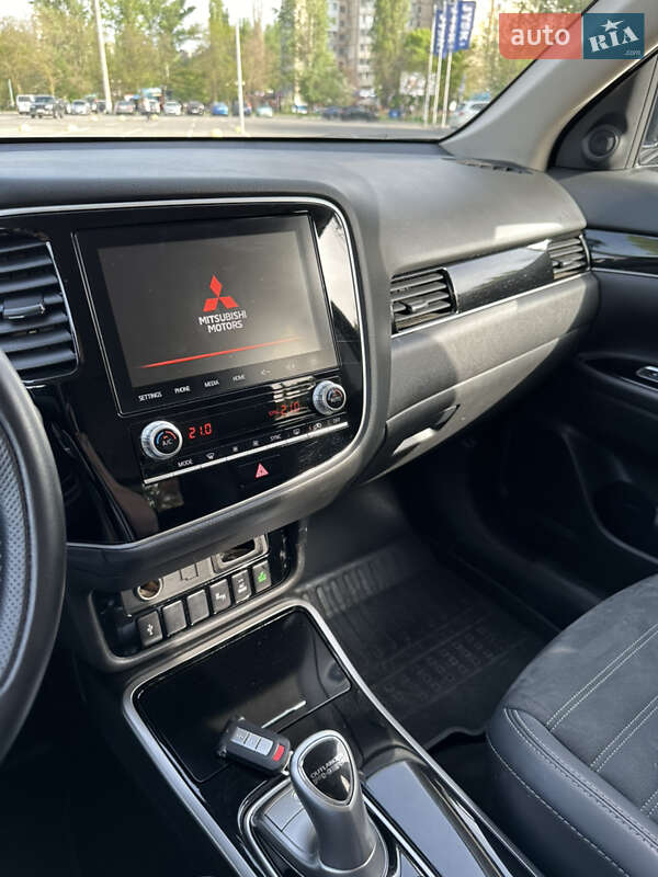 Внедорожник / Кроссовер Mitsubishi Outlander 2021 в Одессе