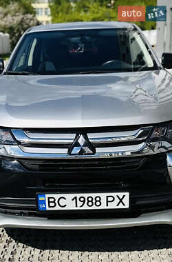 Позашляховик / Кросовер Mitsubishi Outlander 2018 в Львові