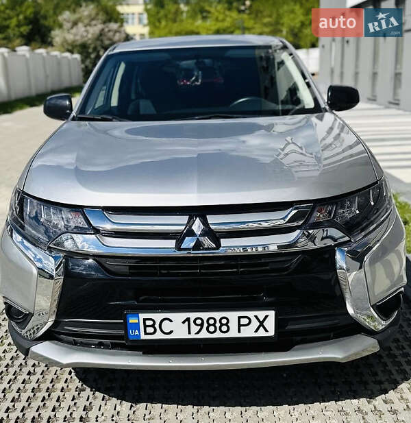 Позашляховик / Кросовер Mitsubishi Outlander 2018 в Львові